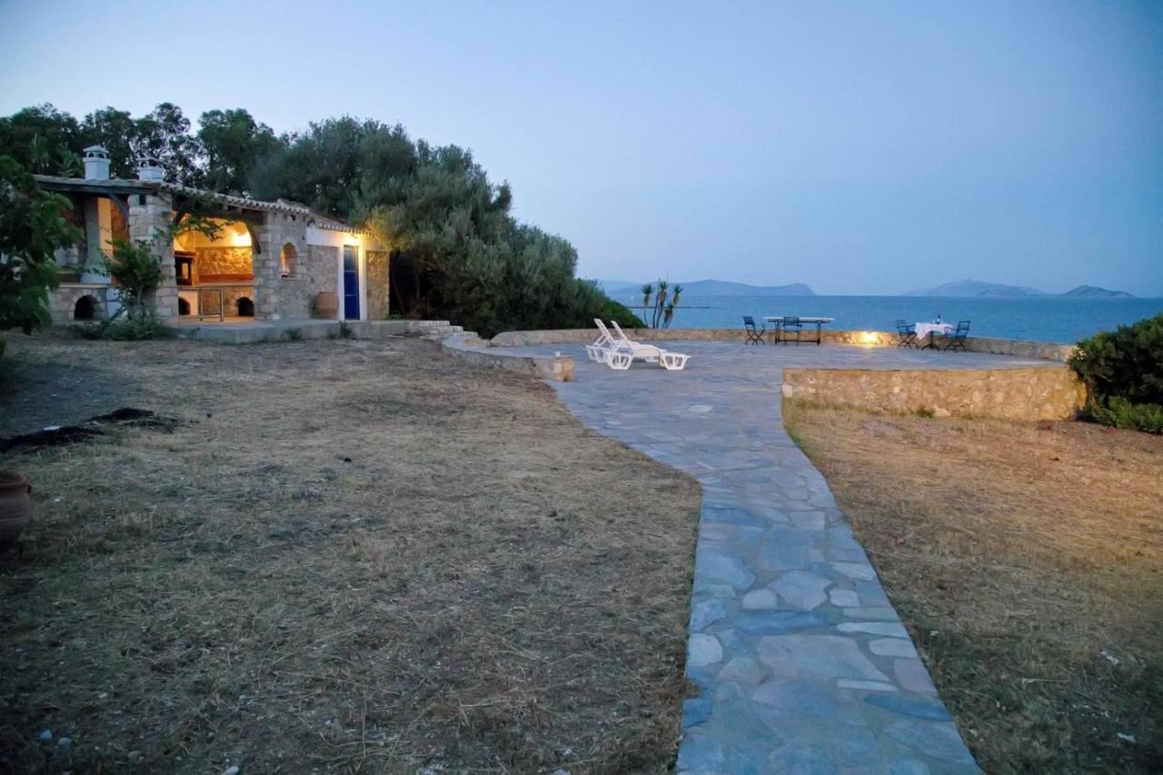 Aroura Homes 4Br Beachfront Villa Spetses Town Bagian luar foto