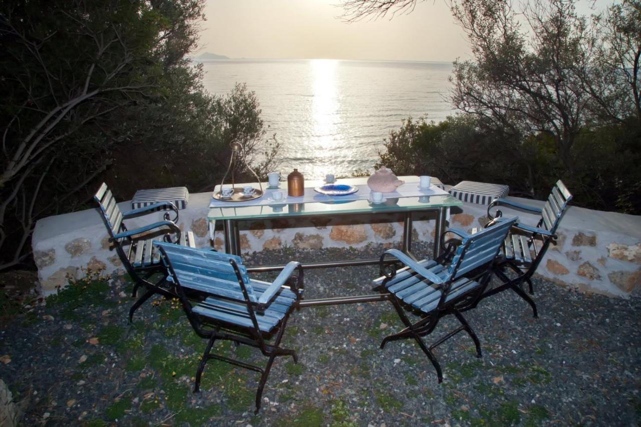 Aroura Homes 4Br Beachfront Villa Spetses Town Bagian luar foto