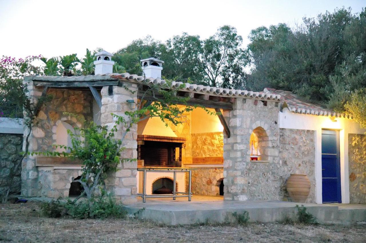 Aroura Homes 4Br Beachfront Villa Spetses Town Bagian luar foto