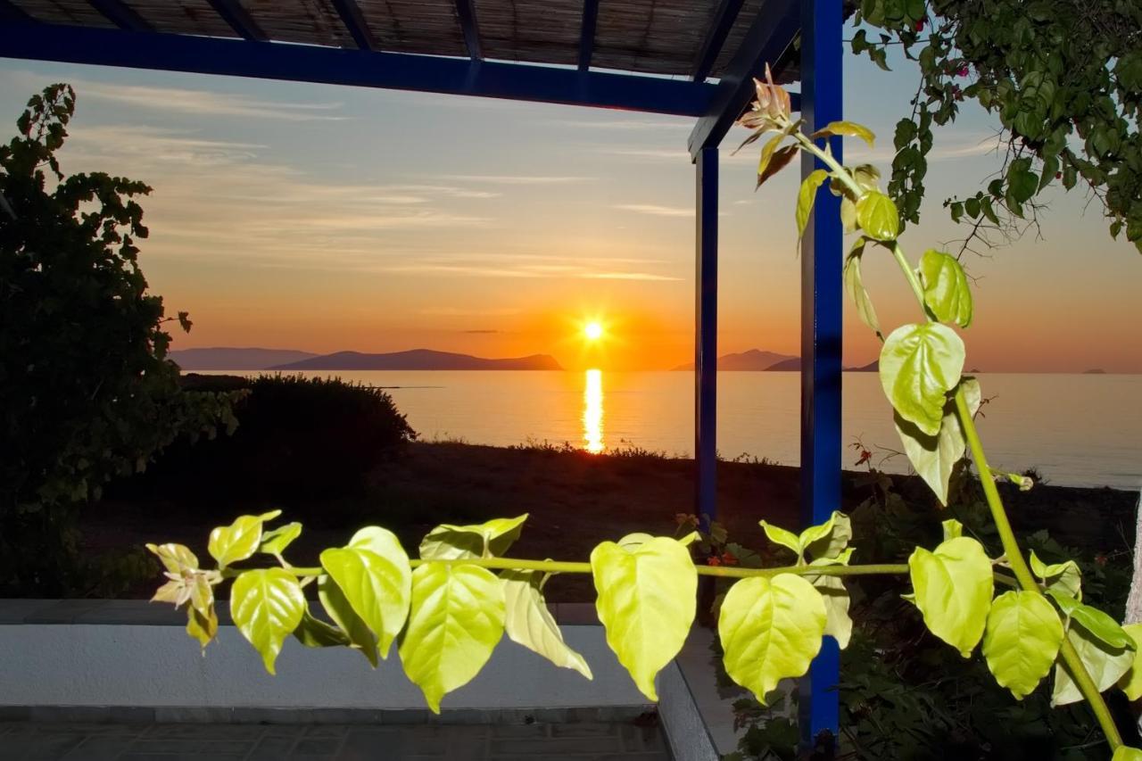 Aroura Homes 4Br Beachfront Villa Spetses Town Bagian luar foto
