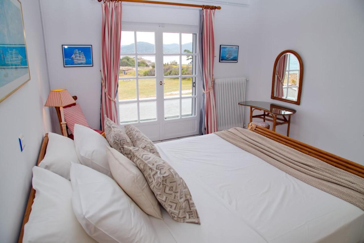 Aroura Homes 4Br Beachfront Villa Spetses Town Bagian luar foto