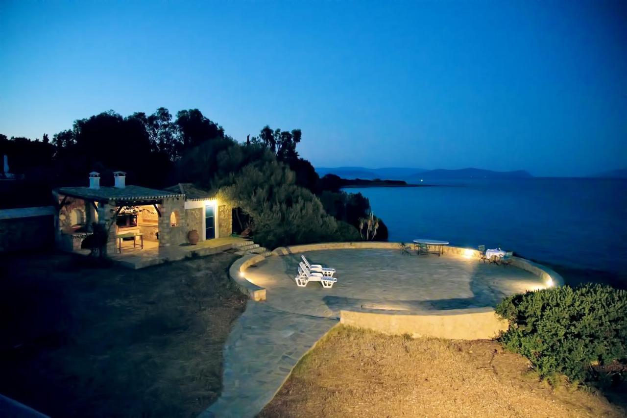 Aroura Homes 4Br Beachfront Villa Spetses Town Bagian luar foto