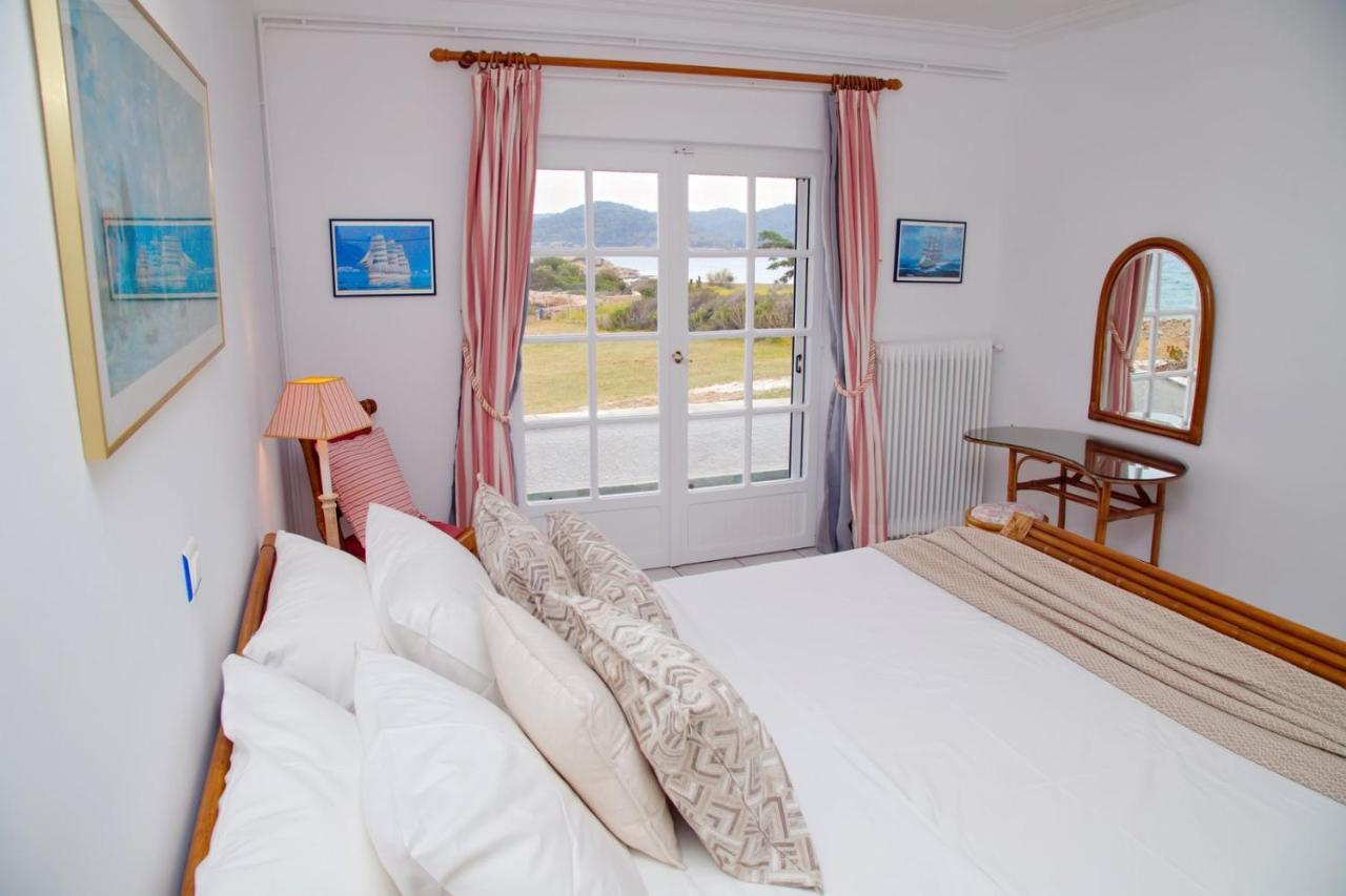 Aroura Homes 4Br Beachfront Villa Spetses Town Bagian luar foto