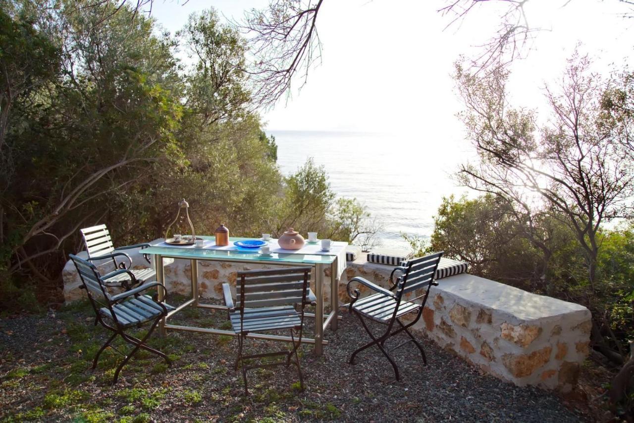 Aroura Homes 4Br Beachfront Villa Spetses Town Bagian luar foto