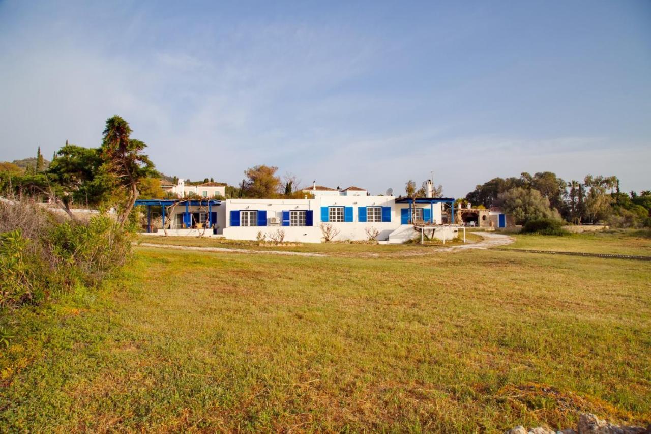 Aroura Homes 4Br Beachfront Villa Spetses Town Bagian luar foto