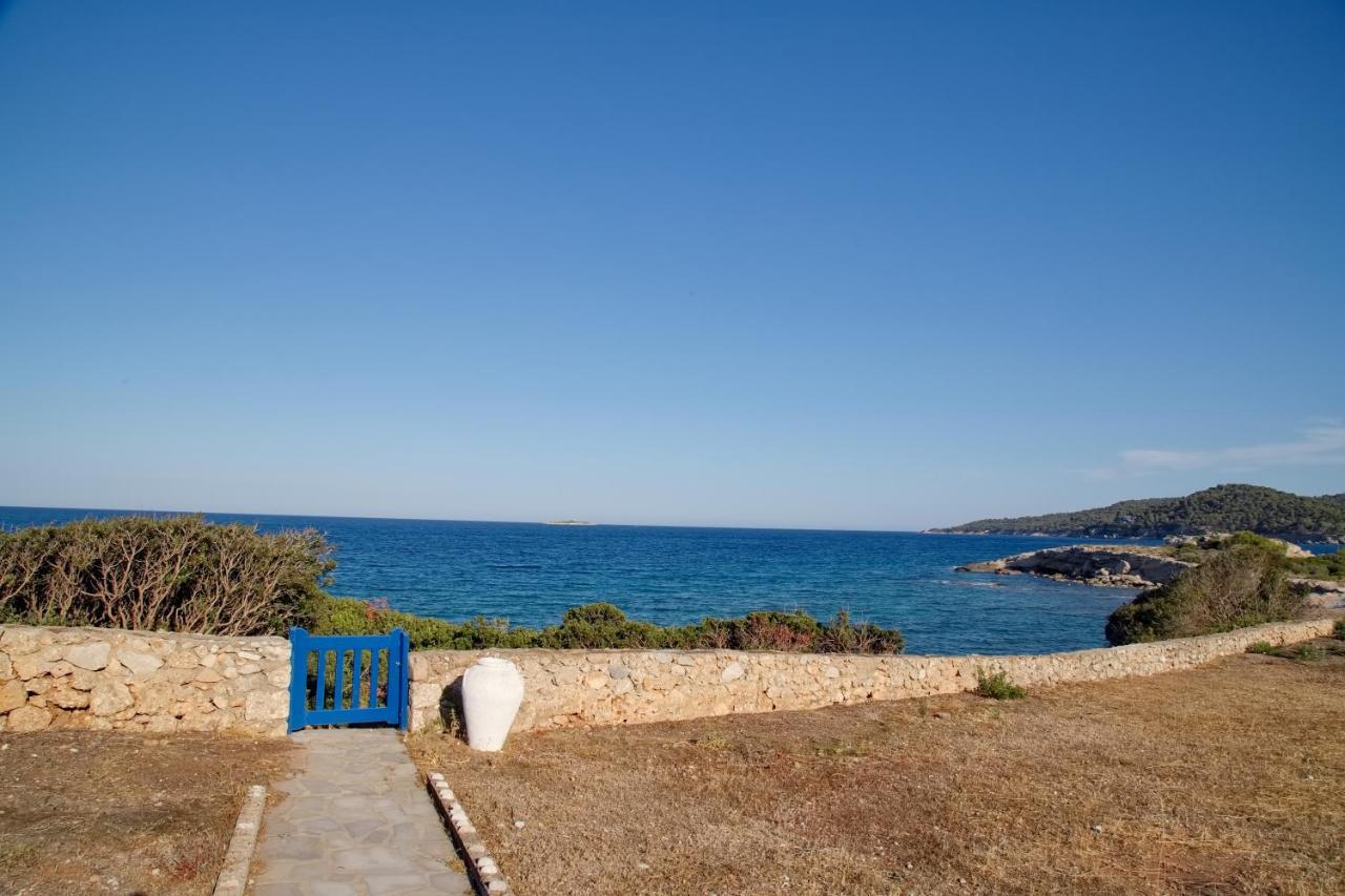 Aroura Homes 4Br Beachfront Villa Spetses Town Bagian luar foto