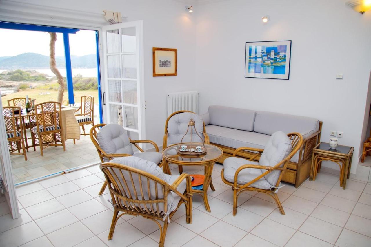 Aroura Homes 4Br Beachfront Villa Spetses Town Bagian luar foto