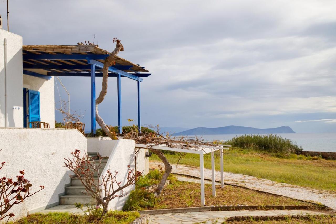 Aroura Homes 4Br Beachfront Villa Spetses Town Bagian luar foto