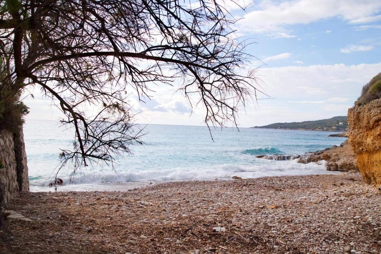 Aroura Homes 4Br Beachfront Villa Spetses Town Bagian luar foto