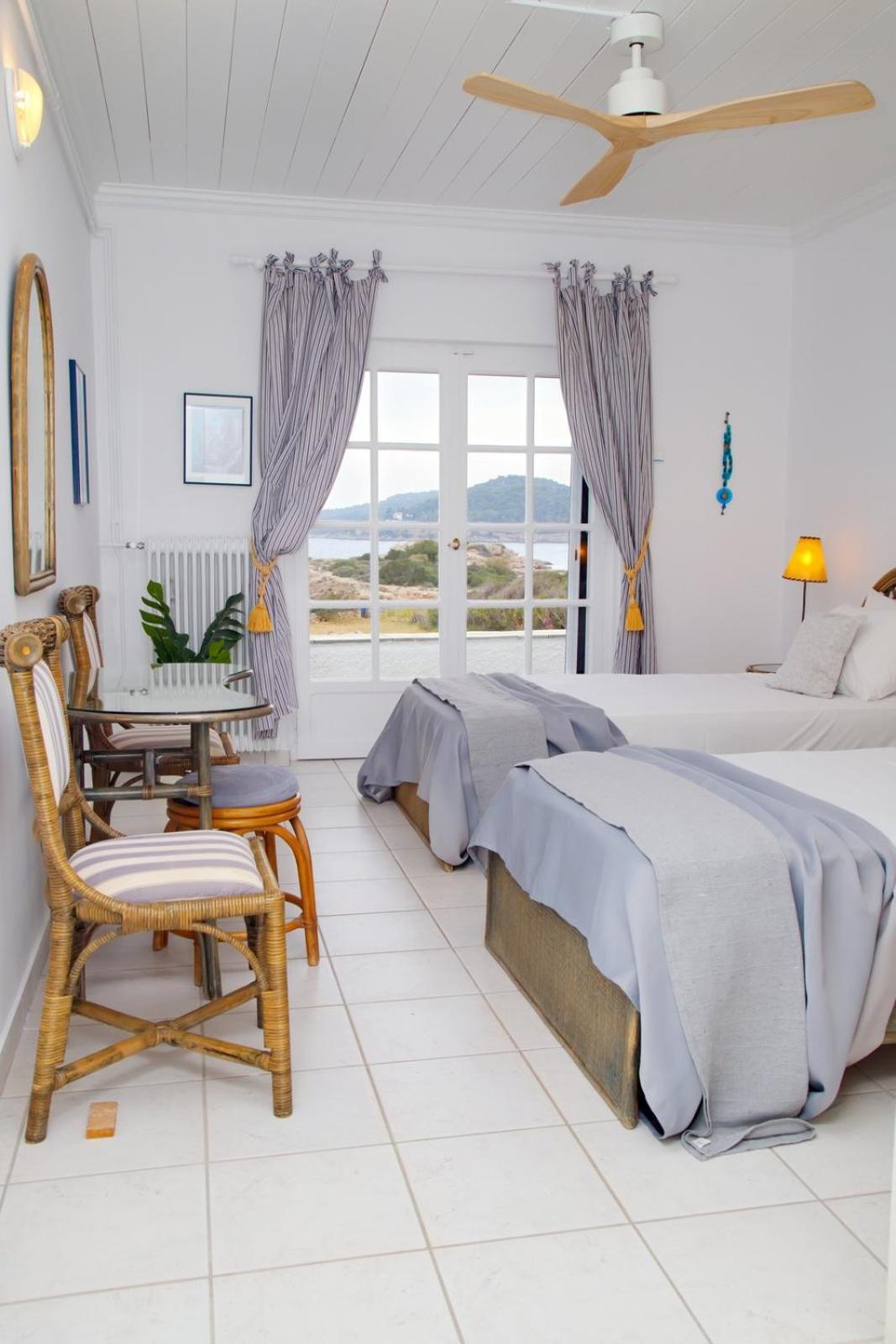 Aroura Homes 4Br Beachfront Villa Spetses Town Bagian luar foto