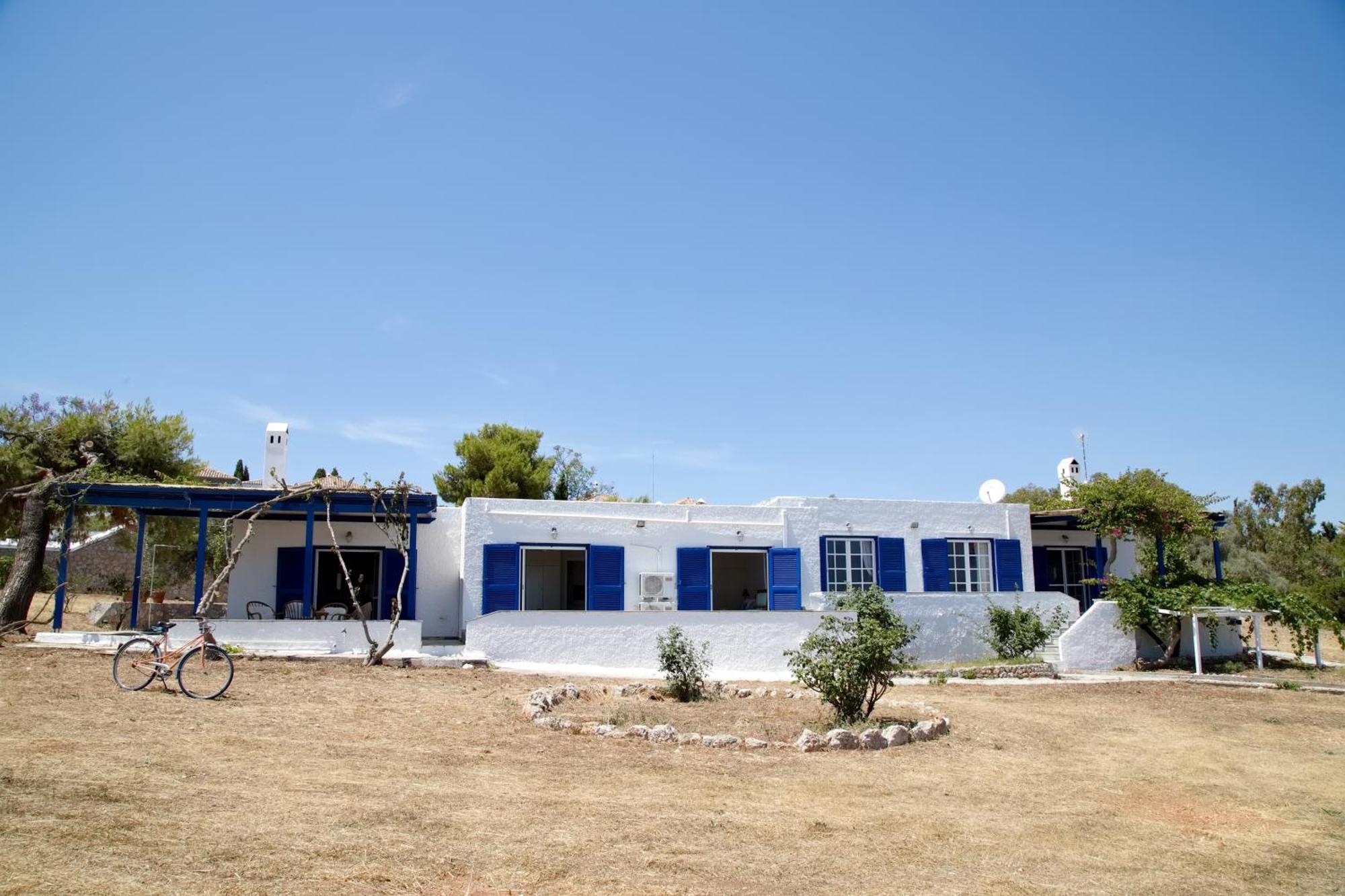 Aroura Homes 4Br Beachfront Villa Spetses Town Bagian luar foto