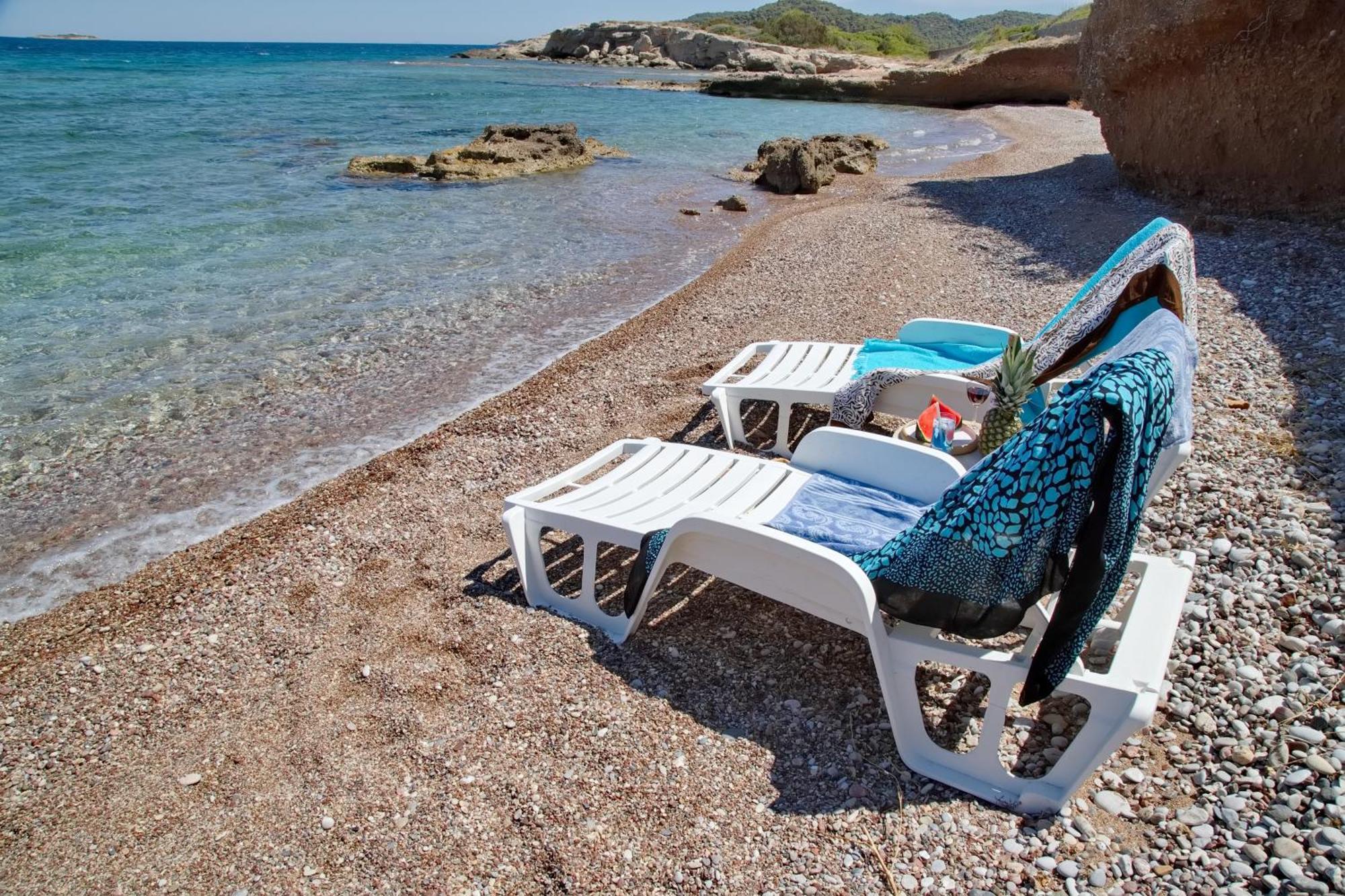 Aroura Homes 4Br Beachfront Villa Spetses Town Bagian luar foto